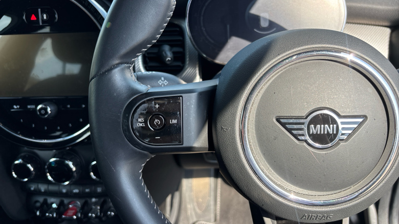 MINI Hatchback 1.5 Cooper Exclusive Premium 5dr Auto Petrol Hatchback